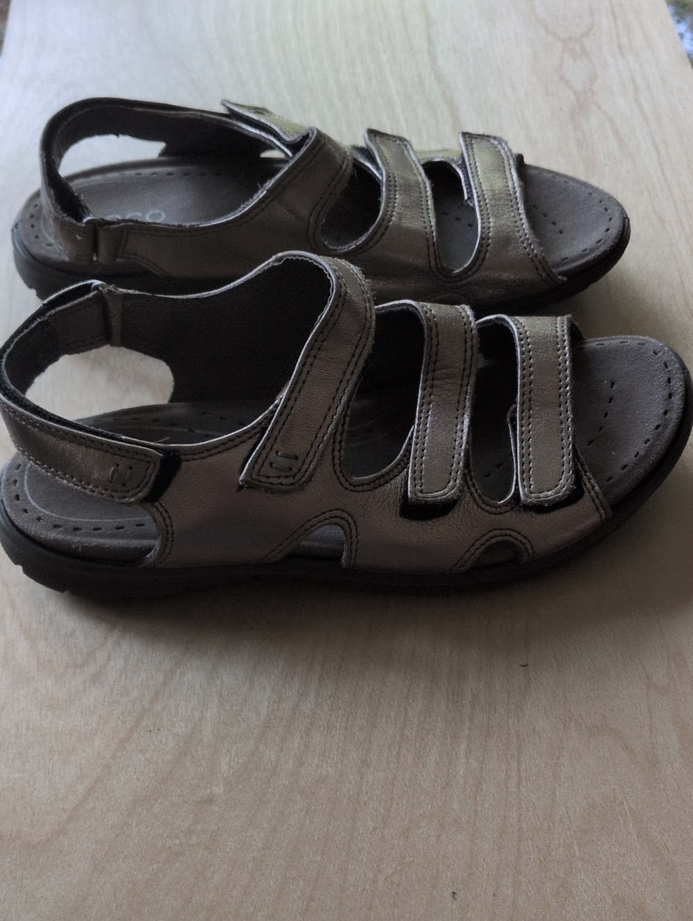 Clearance-closet! Ecco Three Strap Metallic Color Size 38  Sandals - - Picture 6 of 8